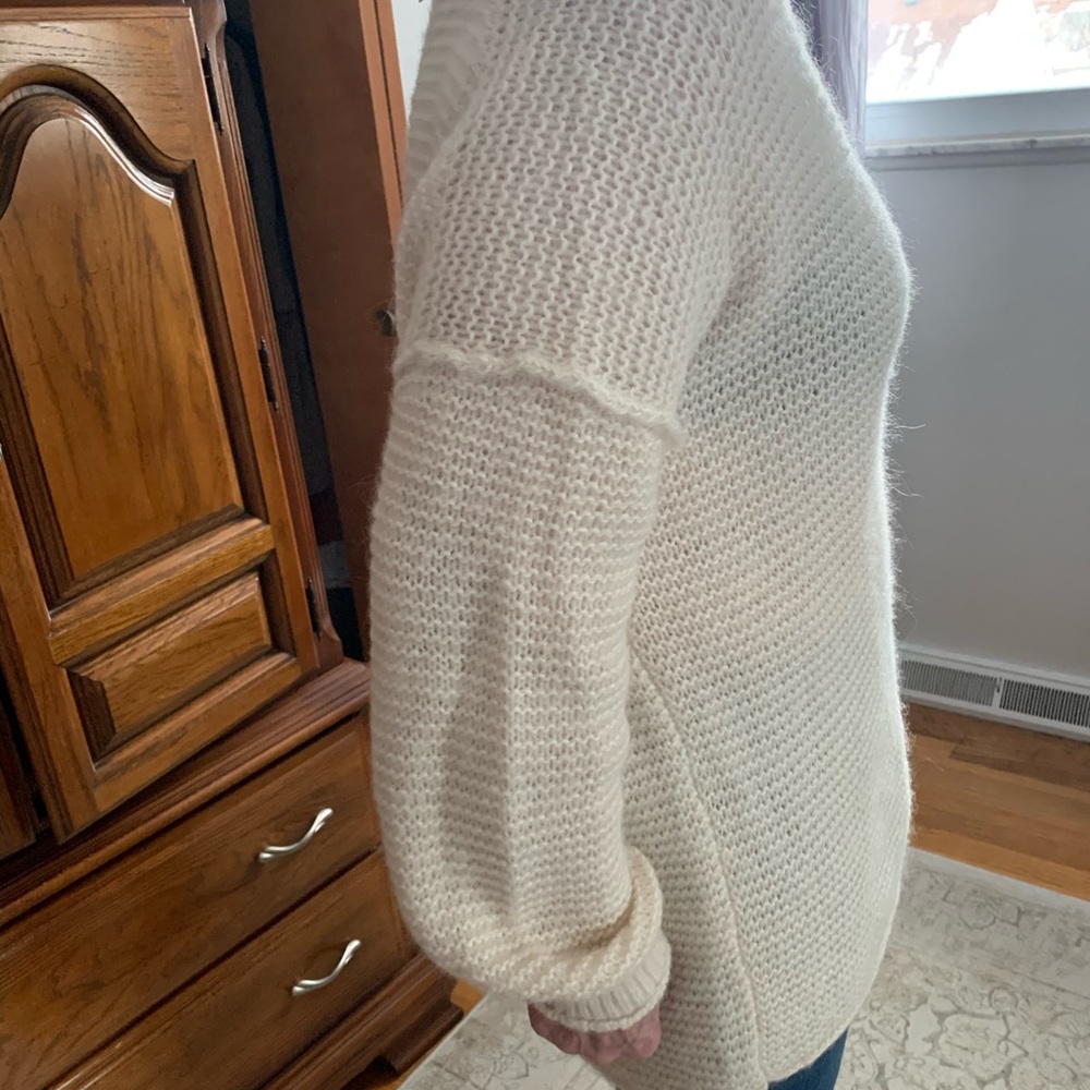 NWT Free People V neck drop shoulder sweater Med - Picture 4 of 8